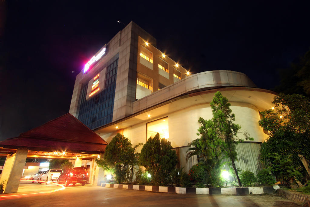 Banjarmasin Internasional Hotel Exterior photo